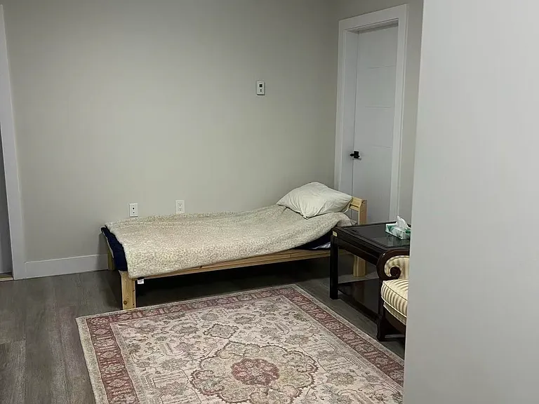 16XX Ellesmere Ave N #BACHELOR — Photo 3