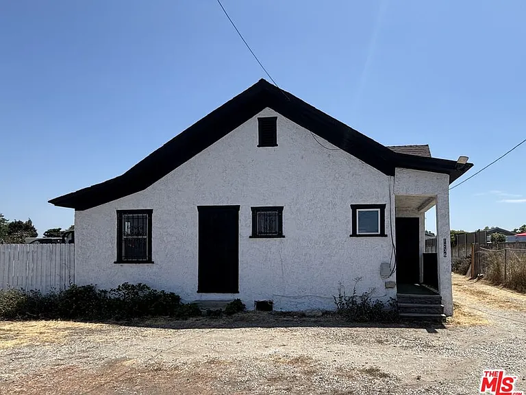 1236 S Wilmington Ave — Photo 1