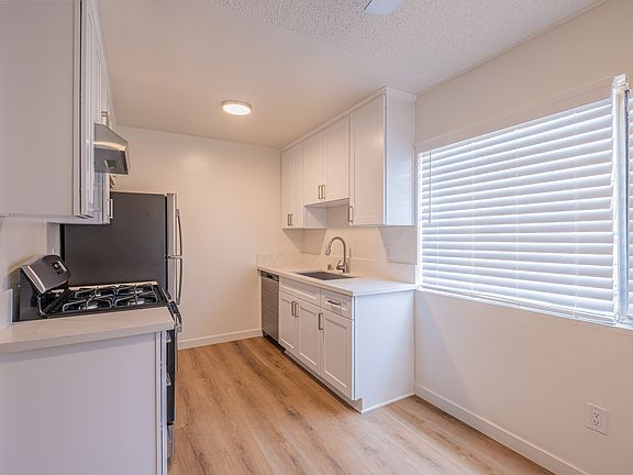 5th image of 2060 S Hobart Blvd APT 304