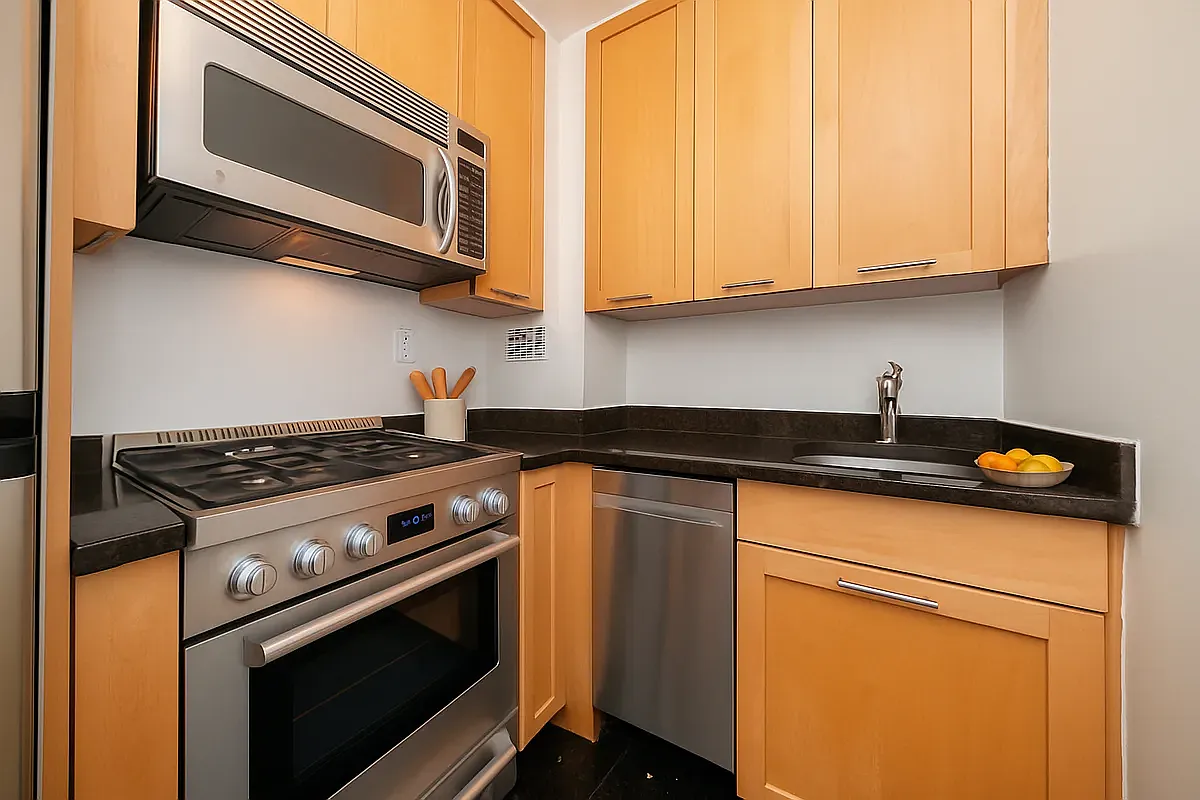 236 East 36th Street — Photo 3