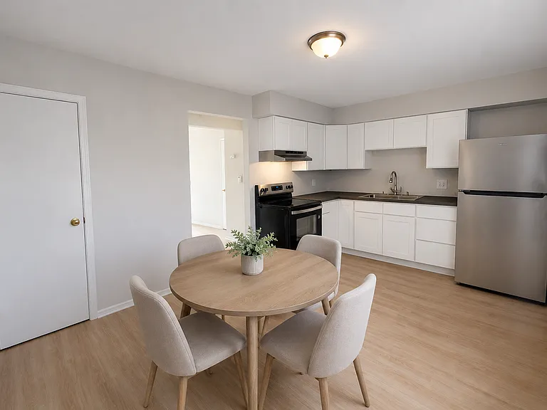 Newly Renovated 2 Bed, 1.5 Bath Townhome Prime Location Near 28th Street — Photo 4