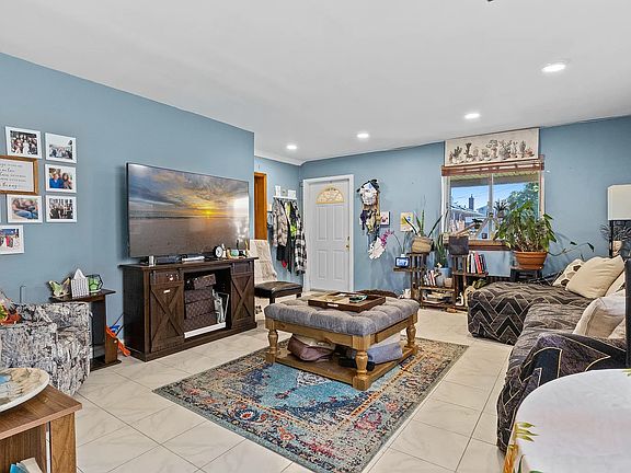 5th image of 551 Beach 128 St