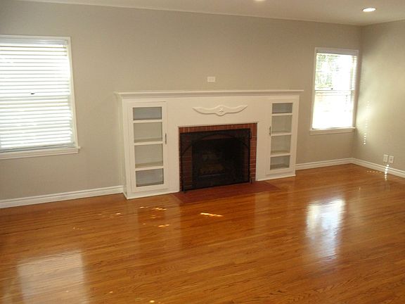 4th image of 315 E River Ave