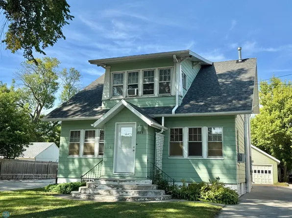 803 10th Ave N, Fargo, ND 58102