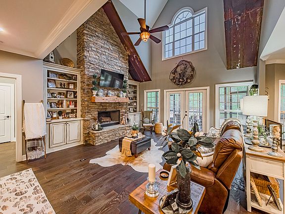 4th image of 245 Green Valley Rd