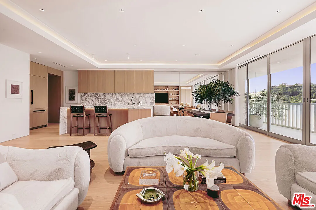 1 bed, 1.5 bath, 1315 sqft, $16,000 — Photo 3