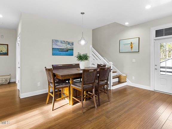 4th image of 61 Spinnaker Point Road N