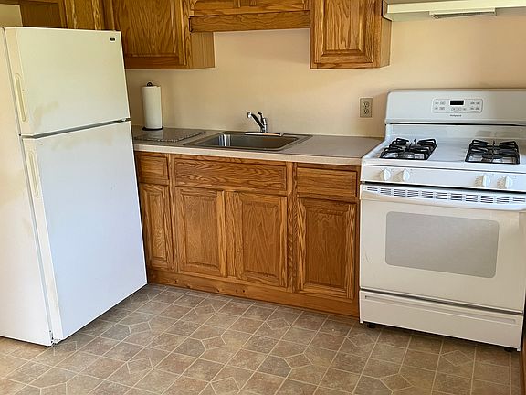 5th image of 909 Fellowship Rd