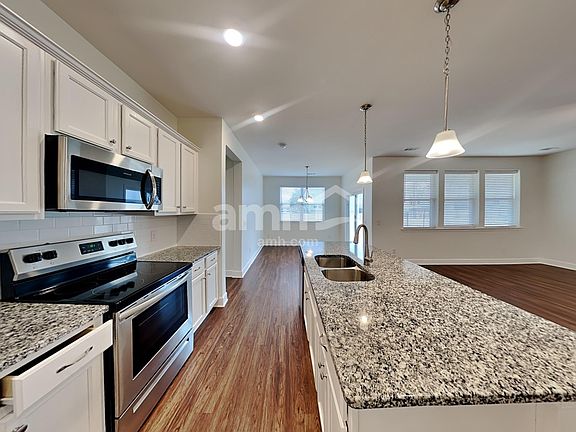 3rd image of 413 Bluewater Dr