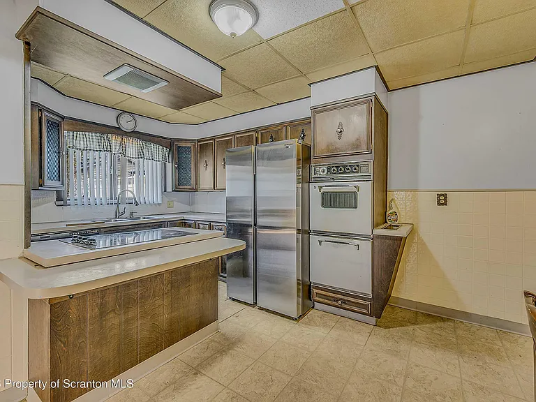 1425 Church Ave — Photo 10