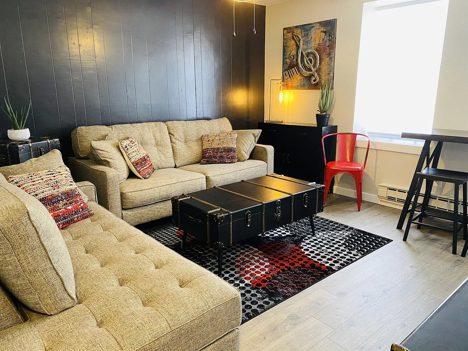 426 Main Street Apartments - Jailhouse Rock — Photo 1