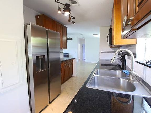 5th image of 1806 NW 21st Ter #364