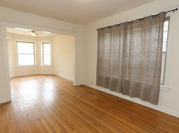 2nd image of 1721 W Catalpa Ave #2
