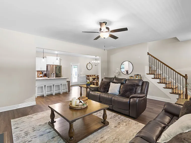 60 Melvill Ln — Photo 8
