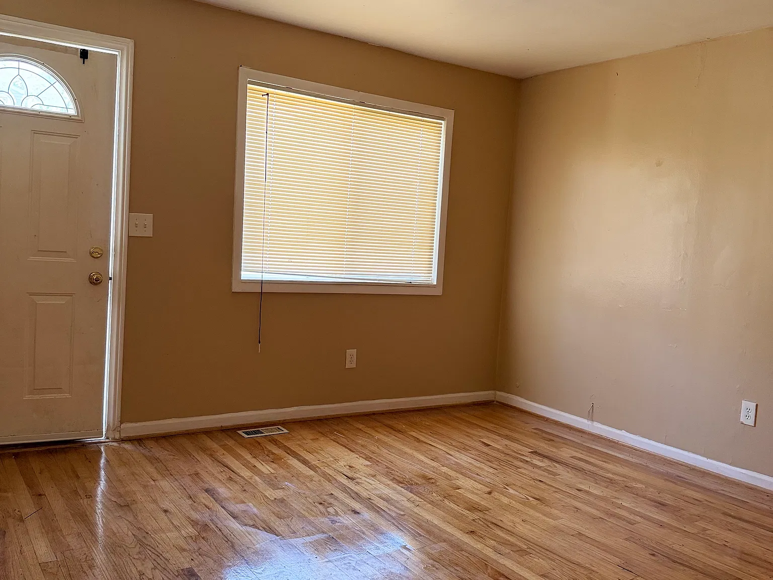 3 bed, 852 sqft, $1,500 — Photo 2