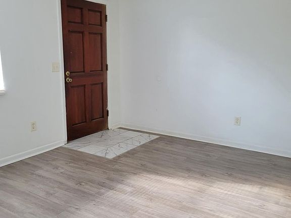 3rd image of 3331 Mayflower St