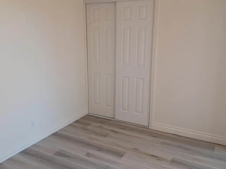 Huntington Garden Apartments — Photo 30