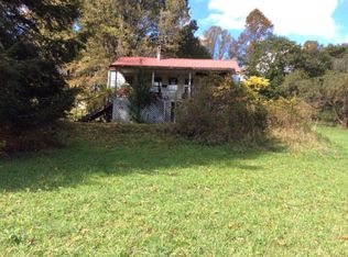 614 Beechview Rd, Mount Hope, WV 25880