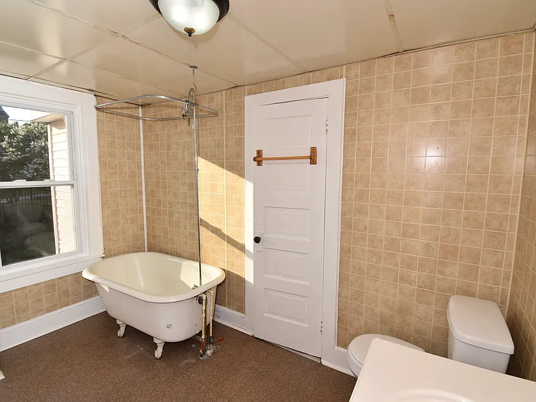 186 W Main St #C — Photo 26