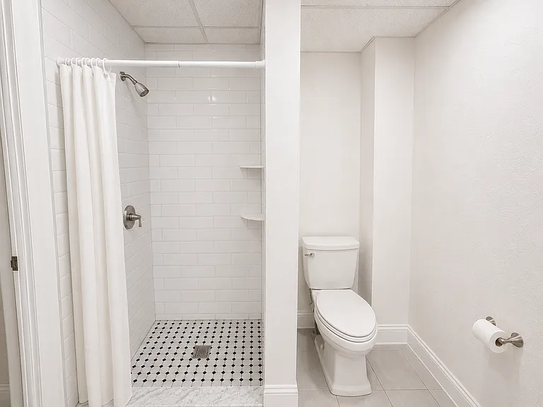 195 Maverick St #1 — Photo 8
