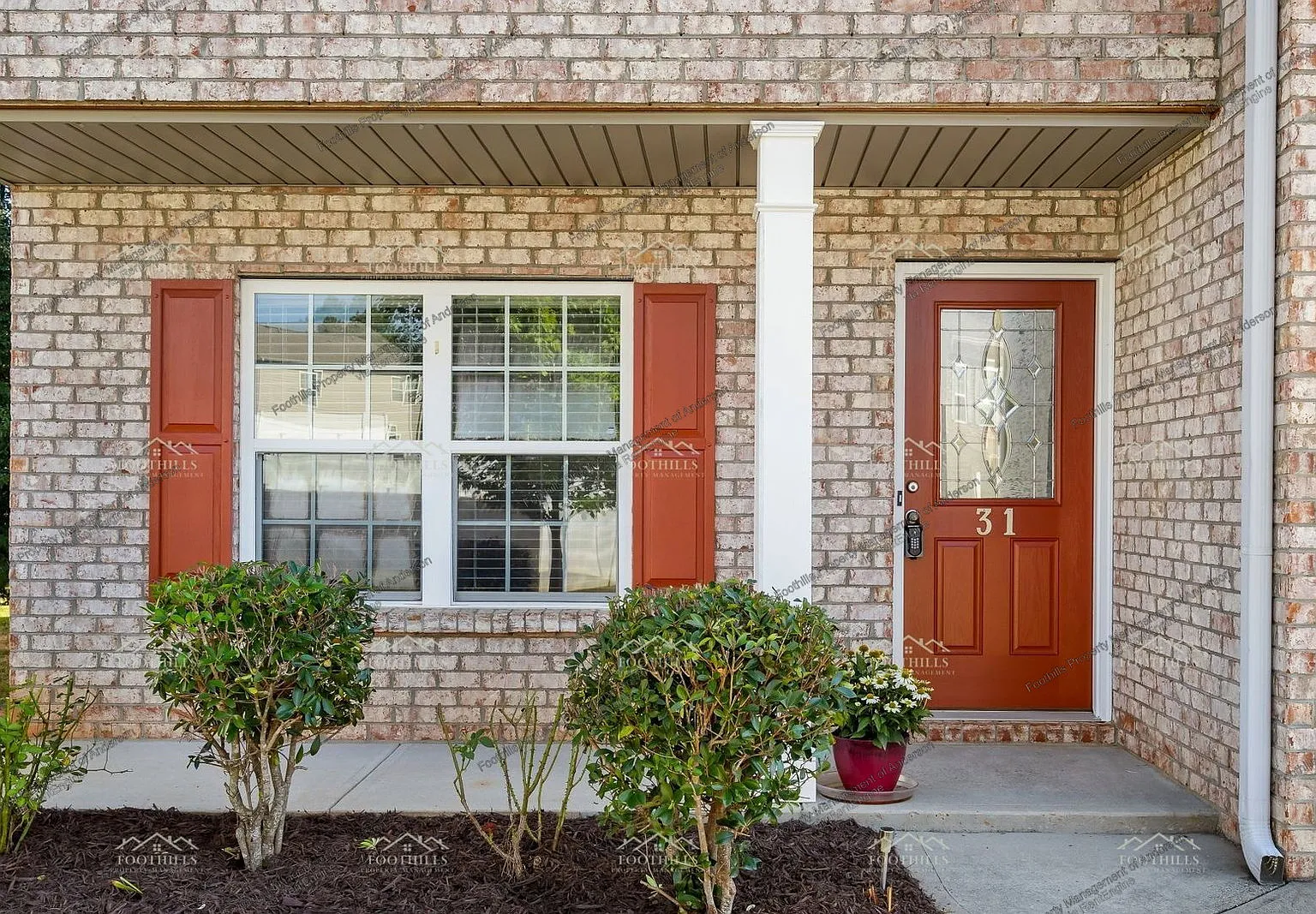 3 bed, 2.5 bath, 2200 sqft, $1,950 — Photo 4
