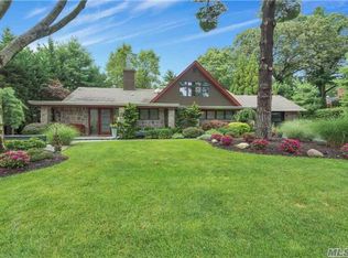 121 Percheron Ln, Roslyn Heights, NY 11577