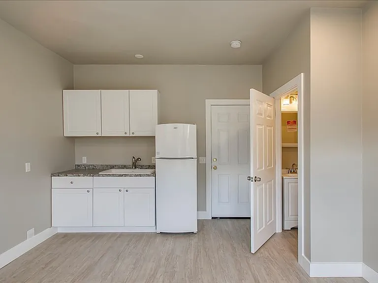 1315 W Jefferson St — Photo 6