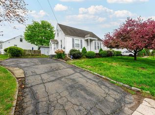 95 Vista Dr, East Haven, CT 06512