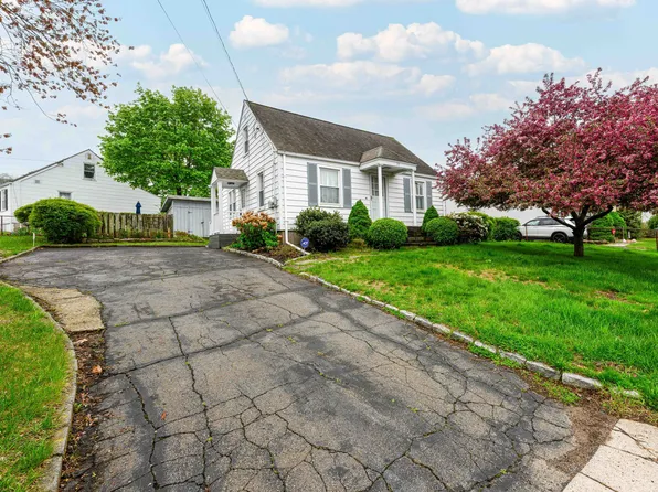 95 Vista Drive, East Haven, CT 06512