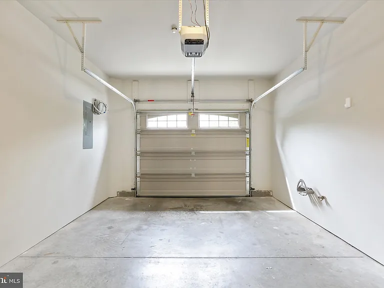 20 Delano Dr — Photo 31