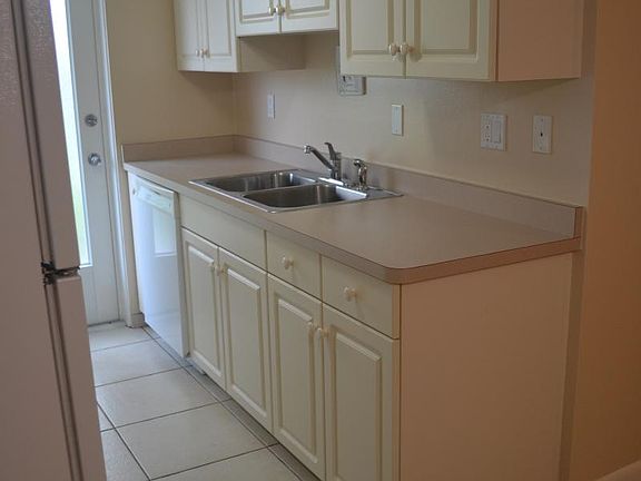 5th image of 140 Grant Dr
