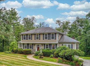 24 Old Stagecoach Rd, Bedford, MA 01730