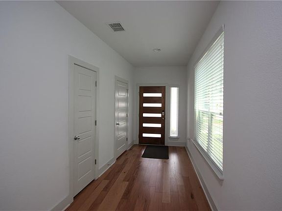 3rd image of 7405 Oberon St