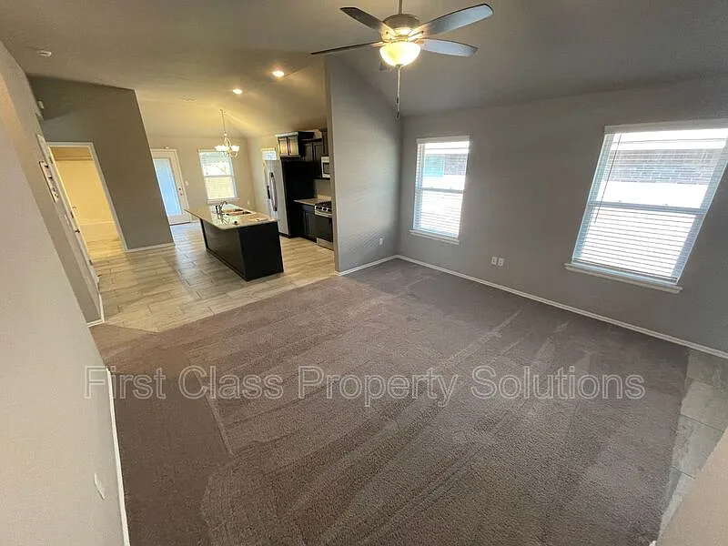3 bed, 2.0 bath, 1257 sqft, $1,575 — Photo 3