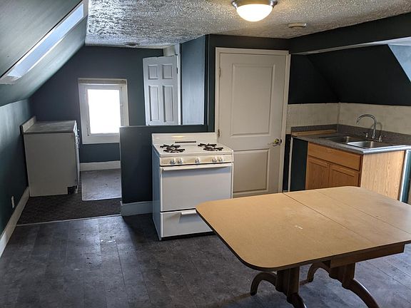 4th image of 925 Dayton St SW #2