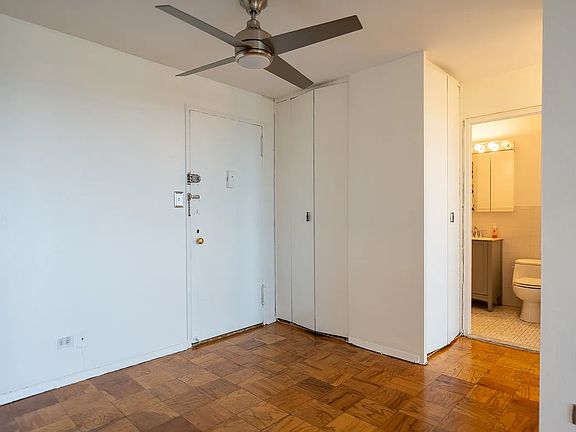 3rd image of 61-20 Grand Central Pkwy