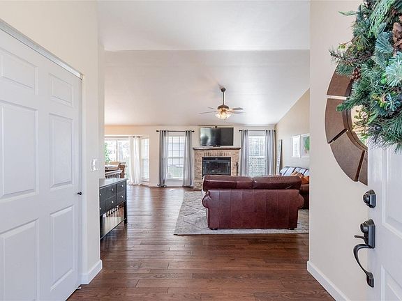 5th image of 612 Eaglewood Trail Dr
