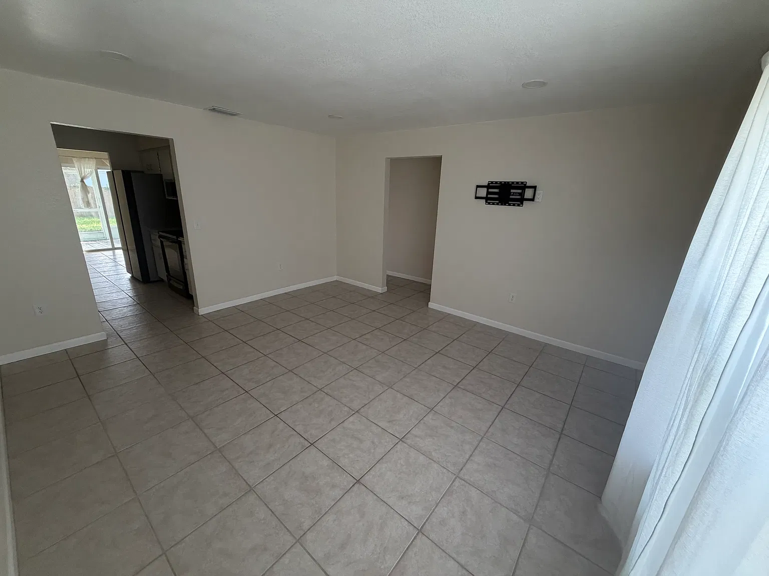 3 bed, 1225 sqft, $2,750 — Photo 3