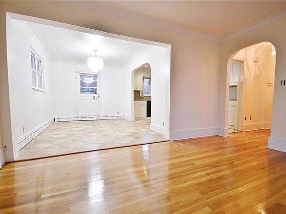 3rd image of 100 Lincoln Ave