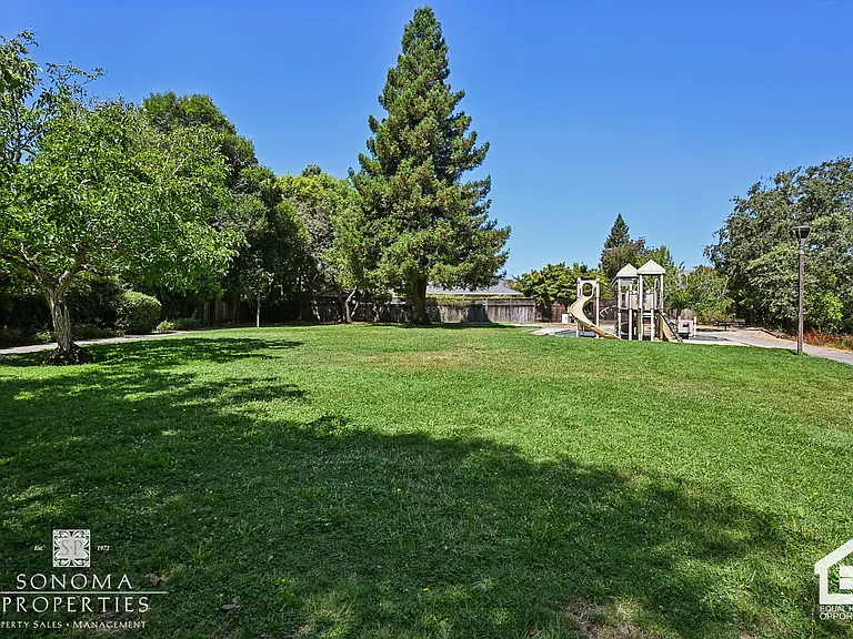 424 La Quinta Ln — Photo 42