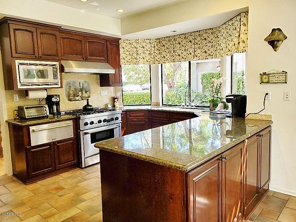 3rd image of 29028 Hollow Oak Ct
