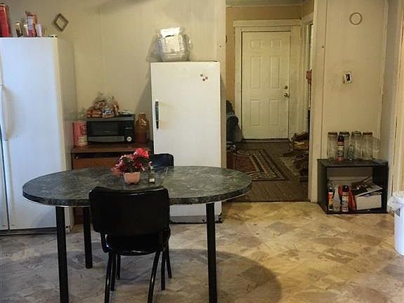 3rd image of 723 Fairfax St