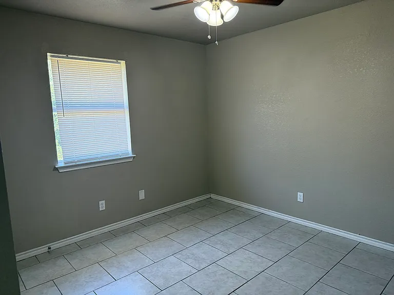 1103 Concho St — Photo 12