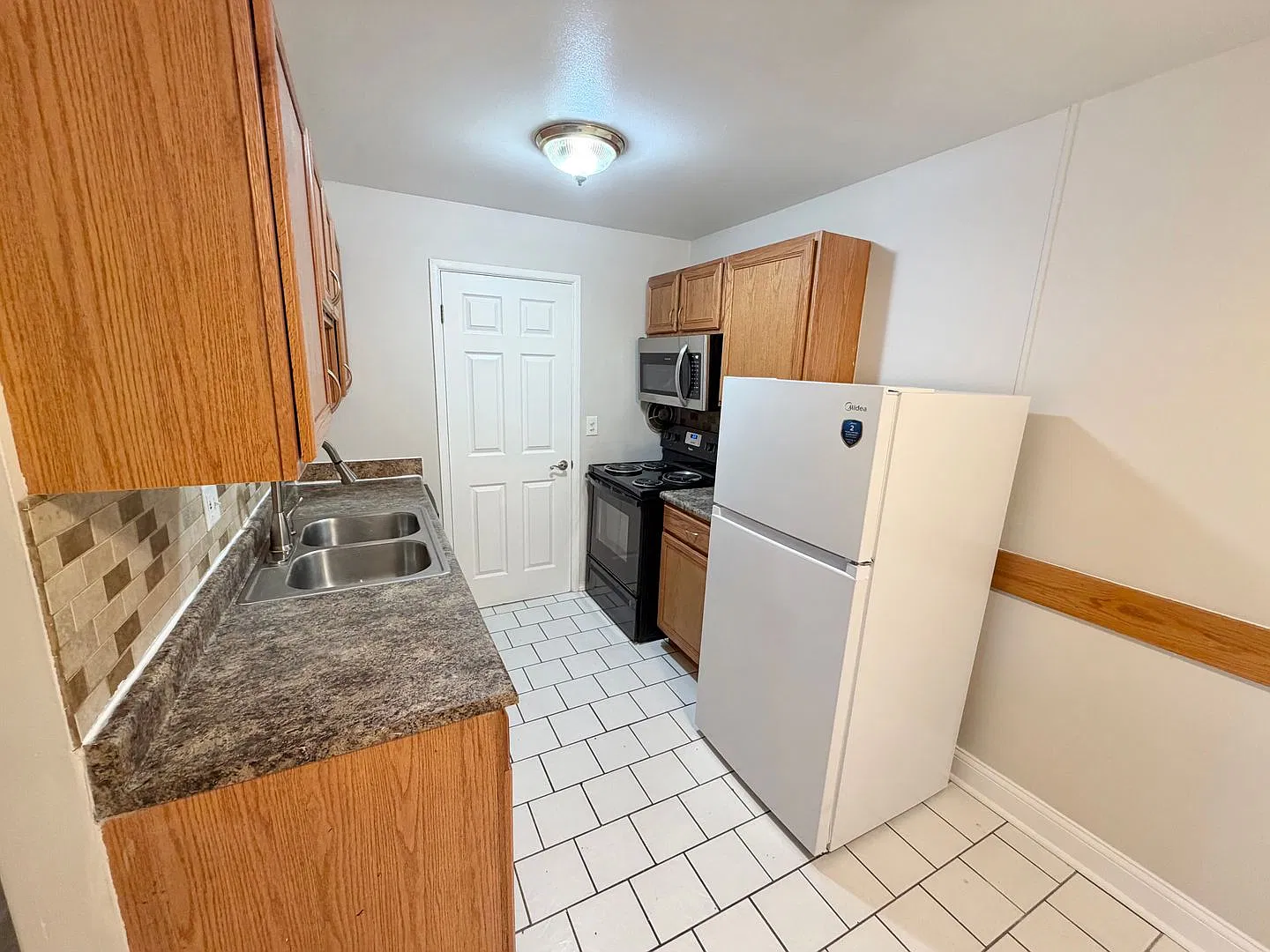 7253 Boleyn — Photo 4