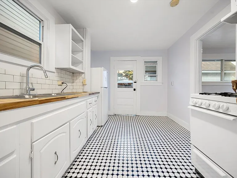 125R Ruxton Ave #3 — Photo 9