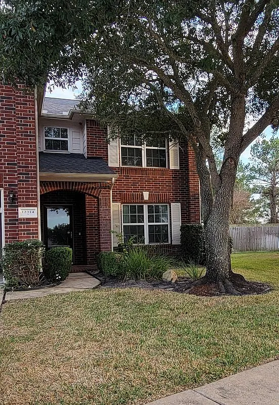 4 bed, 3.0 bath, 2880 sqft, $2,500 — Photo 1
