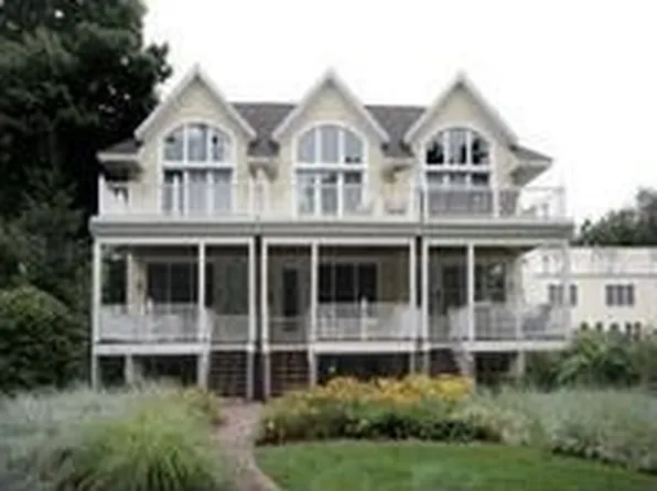 10505 Pinecone Trl, South Haven, MI 49090