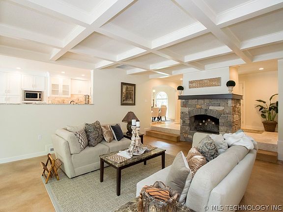 4th image of 4025 E 107th St