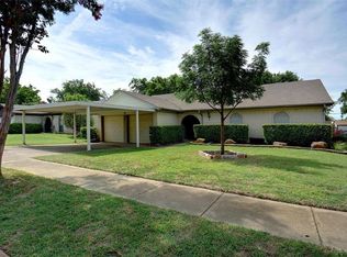 541 Stallion Ln, Saginaw, TX 76179