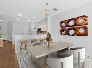 767 Hampton Cir #131, Naples, FL 34105